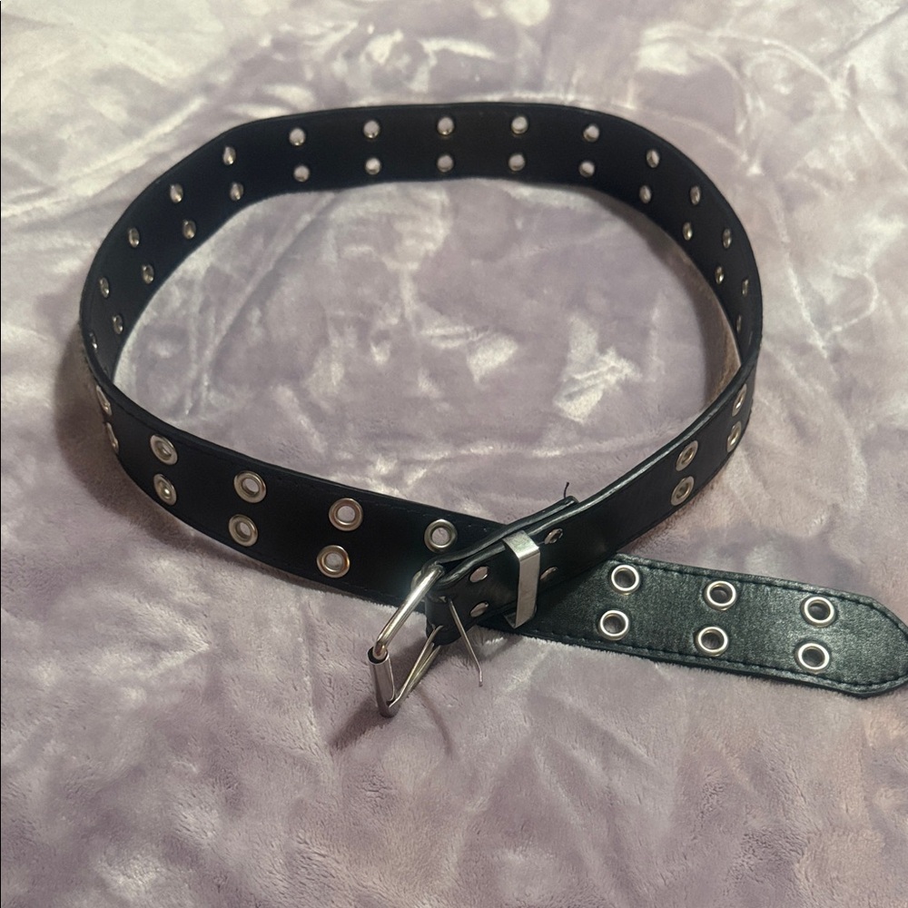 Sleek Black Grommet Belt